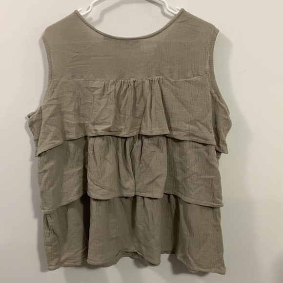 Citicraze Women’s layered tank top with crochet neck line Size XL good condition - Picture 2 of 4